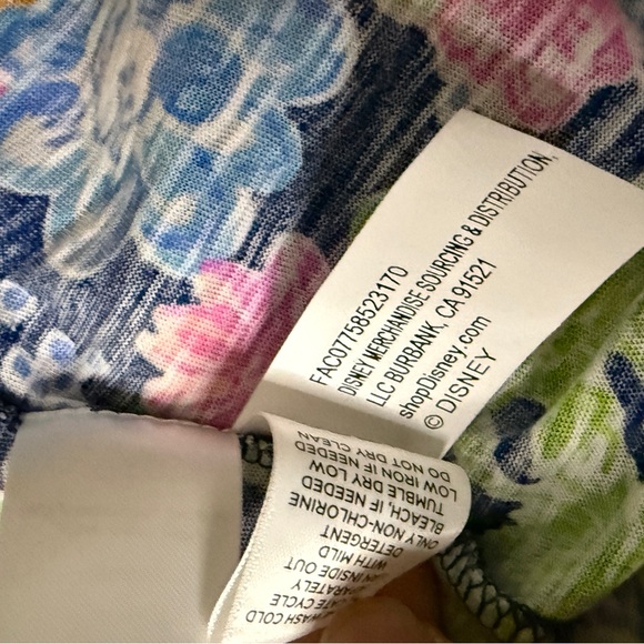 Lilly Pulitzer Etta Disney T—shirt - NWT - M - Picture 9 of 9